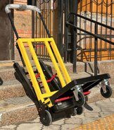 Подъемник лестничный гусеничный грузовой 24 v  200 w. Аккумулятор Li-ion  24v  13A/H до 200 кг.