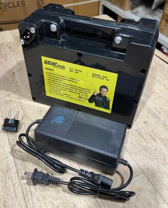 Аккумуляторы 24 V 12 A/H гелевые (Lead-acid), для инвалидных колясок + зарядное устройство 24v.